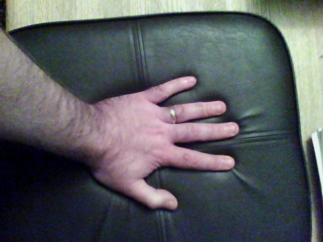 Hand print making visible