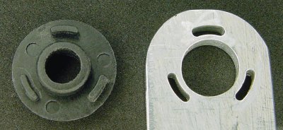 Disc with arcs that snaps into hole on bolt bracket
