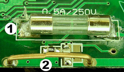 Soldered fuse and wire fuse in the 830B multimeter