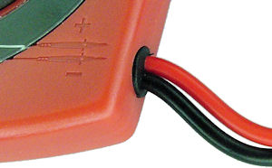 UT10A multimeter has hard wired test leads