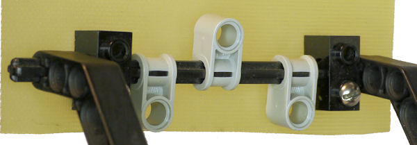 Unusual LEGO arrangement for slightly loose attachment of scoop