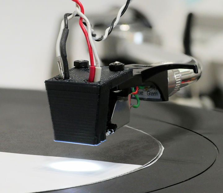 Waveform disc being read by light sensor